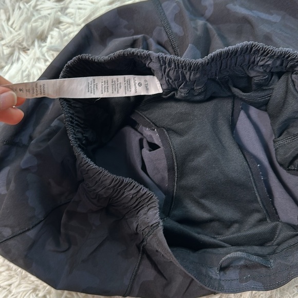 Lululemon Hotty Hot Short II *Long 4" Incognito Camo Multi Grey / Black - Picture 3 of 6